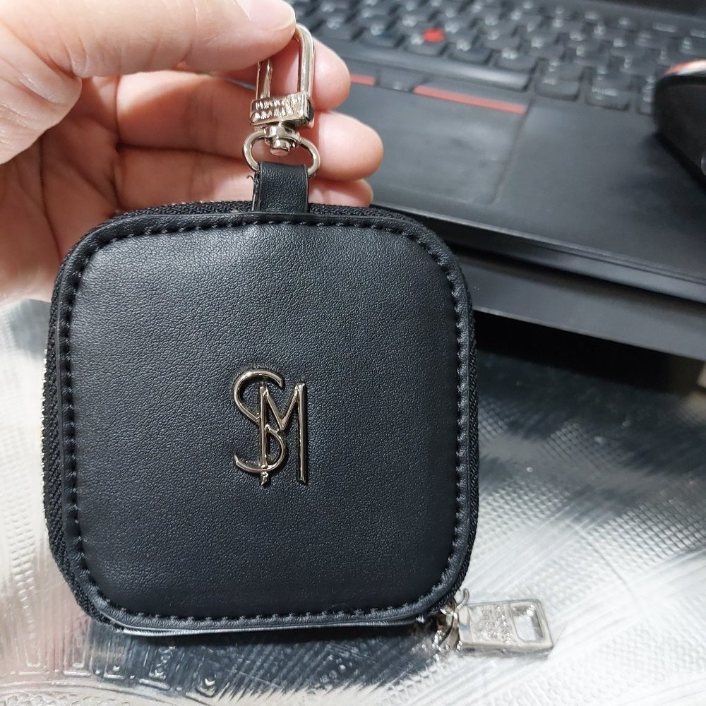 STEVE MADDEN Small Clip On Pouch Coin Purse Clip On Handbag Keychain